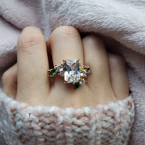 NWT Gorgeous Emerald Cut White Sapphire Ring - Picture 3 of 12